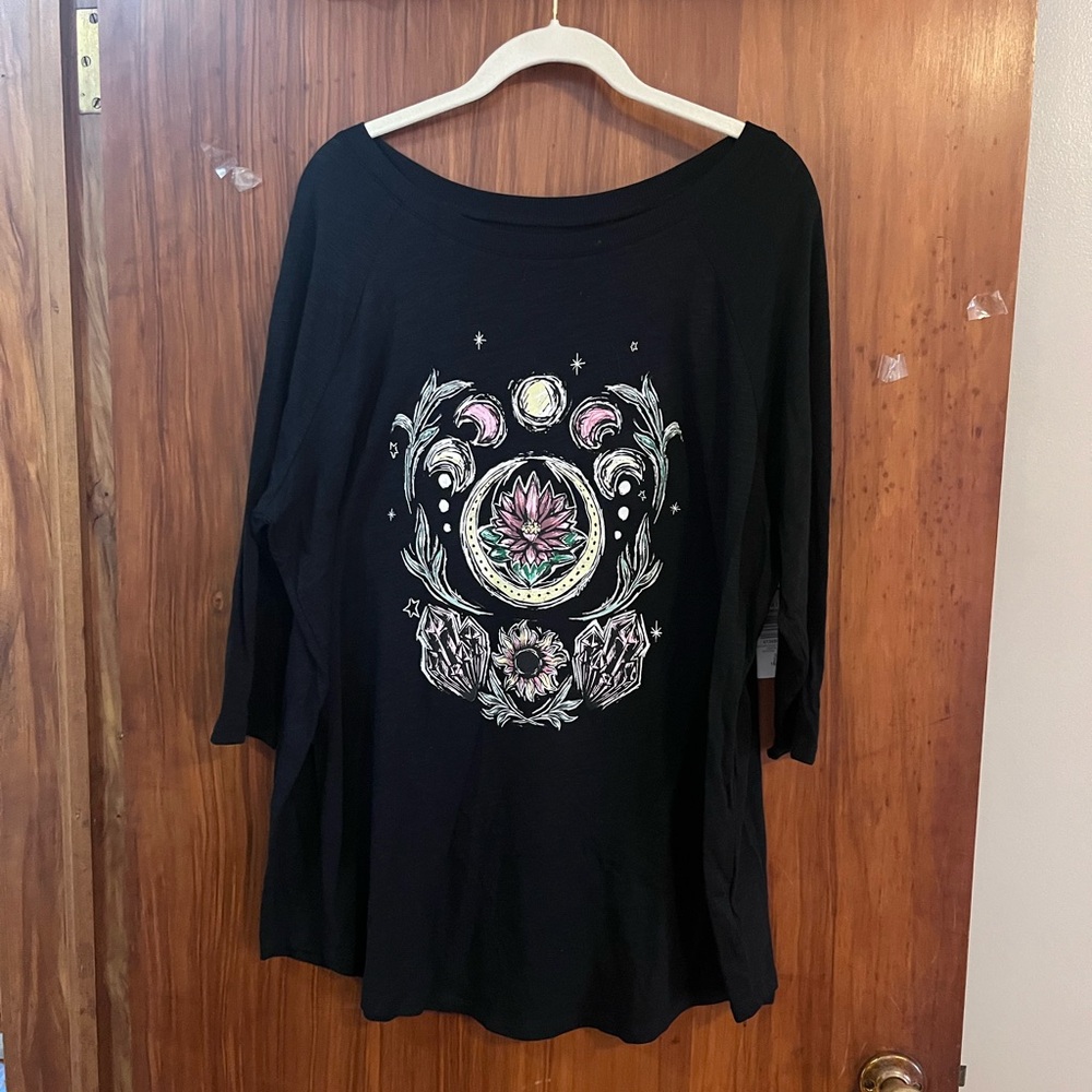 Torrid Black Tunic with Relaxed Fit and Graphic Design size 2 NWT